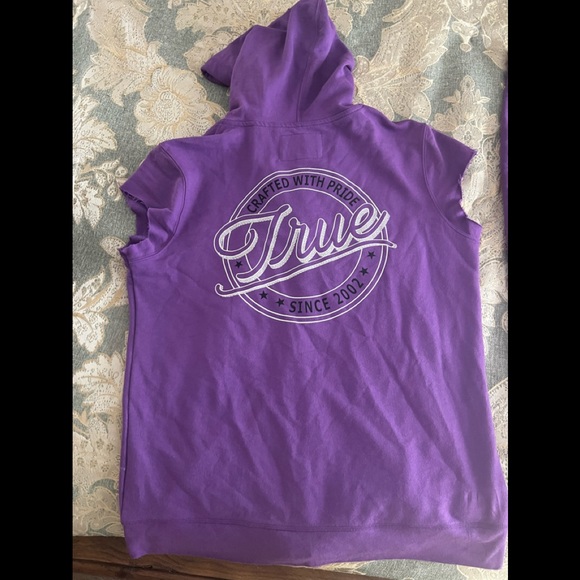 True Religion Set- New without Tags-never worn - Picture 2 of 4